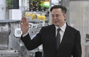 Elon Musk có con với cấp dưới