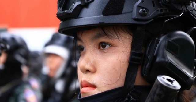 'Hoa thép' nở trên thao trường