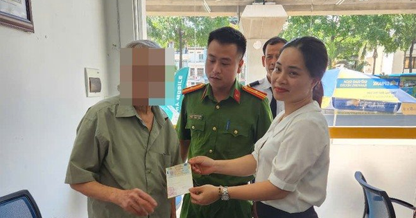 Cụ ông 79 tuổi Hà Nội đến ngân hàng tất toán sổ tiết kiệm 250 triệu đồng nhưng nhận lại 0 đồng