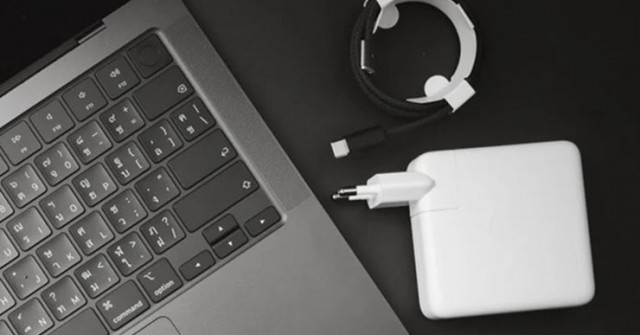 Sạc iPhone bằng bộ sạc của MacBook sẽ gây cháy nổ, hư pin?