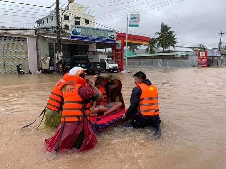 Trận lụt lịch sử ở Phú Quốc: Sân bay ngừng hoạt động, sơ tán khẩn cấp hàng nghìn người dân bị mắc kẹt