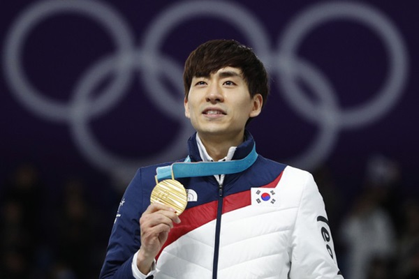 Tụt quần đồng nghiệp trước mặt đám đông VĐV nữ, nhà vô địch Olympic Hàn Quốc gặp họa lớn