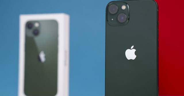 Bảng giá iPhone 13 series tháng 8/2023: Giá bán về sát giá nhập