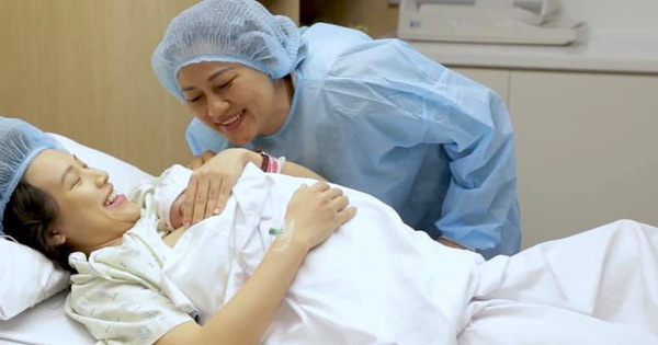 Tâm thư đẫm nước mắt MC Hoàng Oanh gửi mẹ sau khi sinh con vắng bóng chồng: “Vĩ đại hơn trái tim mẹ là trái tim của bà ngoại”