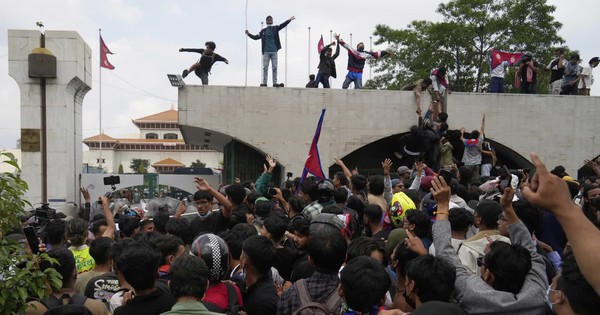 Biểu tình bạo lực khiến hàng chục người thiệt mạng ở Nepal, thủ tướng từ chức