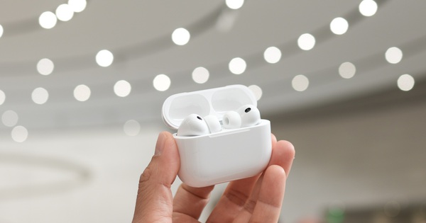 Trên tay sớm AirPods Pro 3: Thiết kế nhỏ gọn hơn, có cảm biến nhịp tim, dịch trực tiếp và chống ồn “đỉnh nhất thế giới”