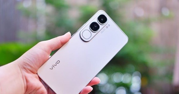 vivo ra mắt mẫu smartphone mới giá 8,49 triệu đồng, "bền, mượt, chống nước"