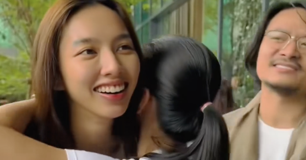 Lộ clip Hoa hậu Thuỳ Tiên xuất hiện, được bà Phạm Kim Dung ôm khóc?