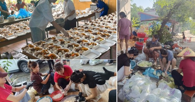 Người dân Hòa Bình chở 6 xe thực phẩm đến Thái Nguyên nấu cơm cho vùng lũ