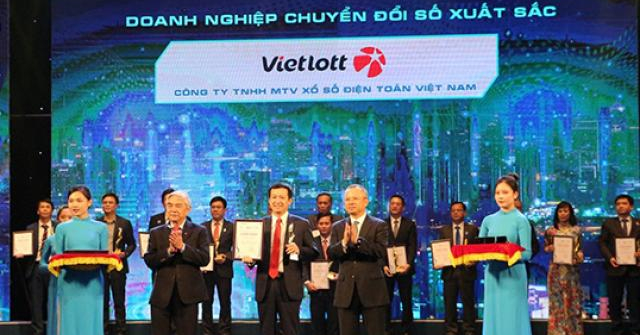 Vietlott nhận Giải Doanh nghiệp chuyển đổi số xuất sắc năm 2021