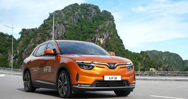 Công ty taxi điện của ông Phạm Nhật Vượng tìm đối tác tài xế: cam kết lương cứng lên đến 11 triệu đồng, hoa hồng 25% tổng doanh thu tháng