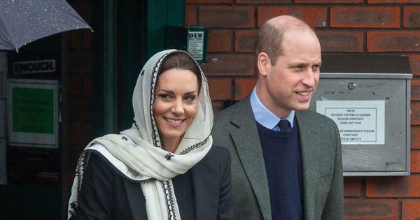 Tờ báo từng bị Harry đâm đơn kiện nay lại được ca ngợi bởi William và Kate