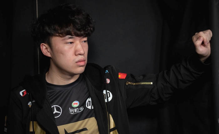 RNG.Xiaohu dính “phốt” lớn trước thềm playoffs: bị tố bắt cá 2 tay, “cắm sừng” đồng đội, rũ bỏ trách nhiệm với bạn gái