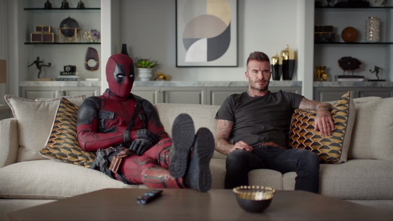 Deadpool mang vé World Cup đến tận nhà để chuộc lỗi với David Beckham