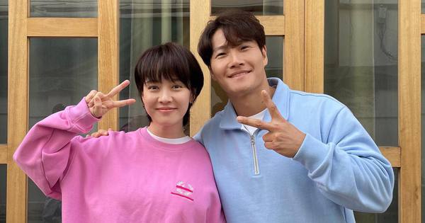 Song Ji Hyo từng không thích bị gán ghép với Kim Jong Kook, giờ lại bất ngờ có 1 động thái gây xôn xao dư luận