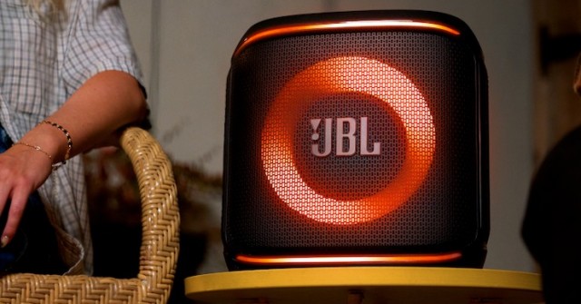 JBL PartyBox Encore 2: Loa karaoke công suất 100W, pin 15 giờ