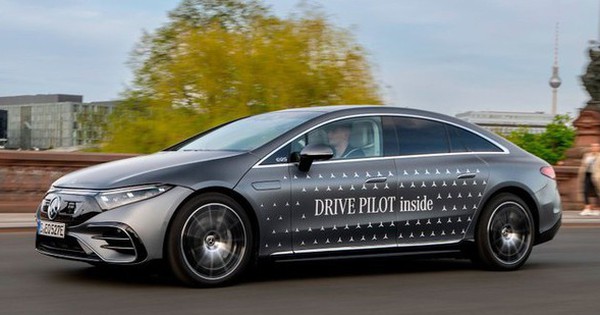 Mercedes-Benz vượt qua Tesla về hệ thống lái xe tự động