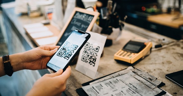 Đi mua sắm quét QR Code thanh toán nhớ làm việc này để không bị lừa tiền!