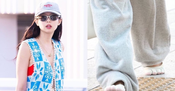 Jennie (BLACKPINK) đi cái gì dưới chân vậy trời?