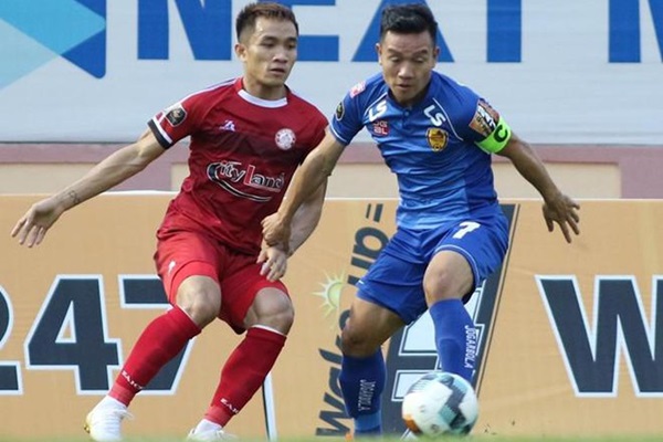 Thua Quảng Nam 2-0, HLV đội TP.HCM xin lỗi người hâm mộ: ‘Đây không phải là bóng đá’