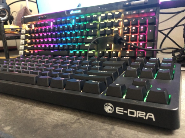 E-Dra EK387 RGB - ánh sáng nhỏ, thay đổi lớn