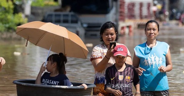 Lũ quét nhấn chìm Chiang Mai, Thái Lan