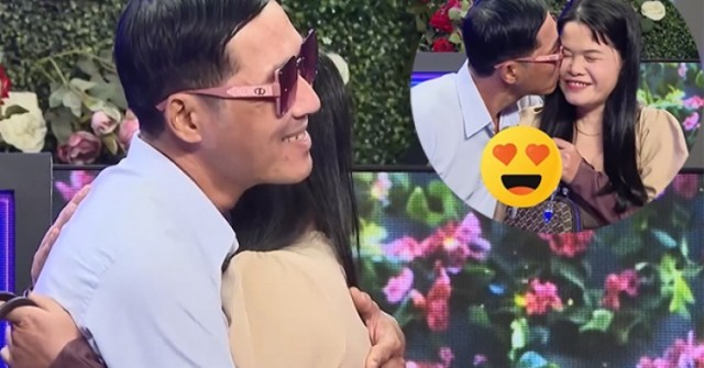 Lần đầu gặp, cặp đôi từng đổ vỡ đã ôm hôn tíu tít trên sâu khấu