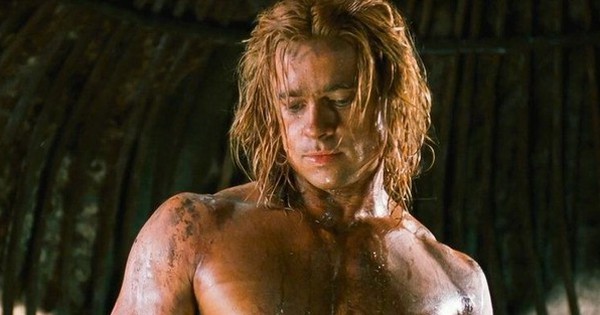 Brad Pitt cởi áo, lộ hình xăm về Angelina Jolie