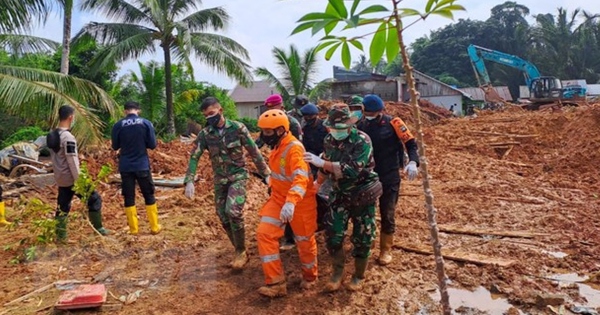 Số người chết do lở đất ở Indonesia tăng lên gần 40 người