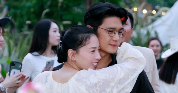 Sướng như mẹ bầu Ngô Thanh Vân: Chồng trẻ chăm cỡ này bảo sao ai nhìn cũng trầm trồ ghen tị