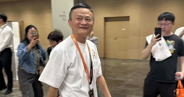 Jack Ma bất ngờ tái xuất