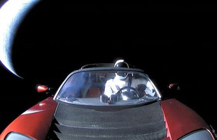 Sau 5 năm được Elon Musk phóng vào vũ trụ, số phận chiếc xe điện Tesla giờ ra sao?