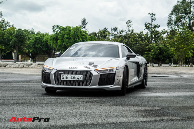 Doanh nhân Đặng Lê Nguyên Vũ bán lại Audi R8 V10 Plus cho một showroom ở Sài Gòn