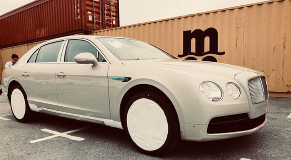 Bentley Flying Spur V8 giá hơn 16 tỷ đồng sở hữu màu sơn White Sand độc nhất đã cập bến Việt Nam