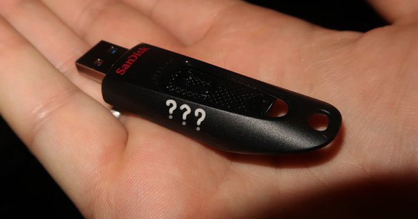 Nhặt được USB lạ đánh rơi trên đường, tò mò cắm thử vào máy tính: Thứ bên trong là điều không ai nghĩ tới