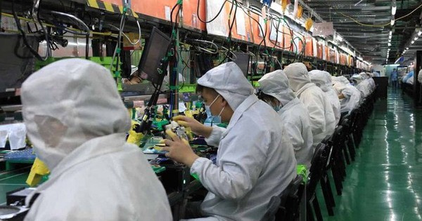 Foxconn tuyển dụng thêm 50.000 công nhân sản xuất iPhone 16