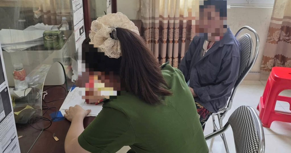 Vừa rút xong 146 triệu đồng tiền tiết kiệm, cụ bà Cao Bằng kể lại cho hàng xóm: Công an lập tức đến làm việc, yêu cầu dừng giao dịch