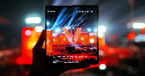 Galaxy Z Fold7 ghi dấu khoảnh khắc tự hào dân tộc tại đêm “concert Quốc gia”