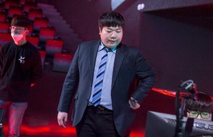 BLV LCK tiết lộ HLV Kim đã có ý định rời đội từ khi đánh Playoffs, lý do tại sao T1 'toang' đến vậy?