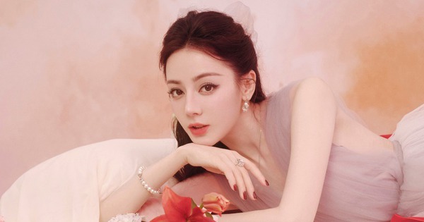 Địch Lệ Nhiệt Ba lại bị nghi đã có con với sao nam tai tiếng