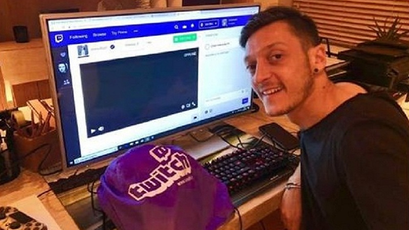 Danh thủ hàng đầu thế giới Mesut Ozil bất ngờ tuyên bố lấn sân sang nghiệp streamer