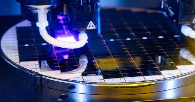 Intel vượt mặt Samsung và TSMC, tung chip 1,8nm khiến ngành bán dẫn 