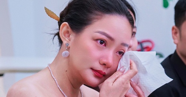 Mỹ nhân Việt được chồng đại gia hơn 26 tuổi trao tài sản hàng trăm tỷ bật khóc: 
