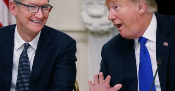 CEO Apple – Tim Cook đã “mê hoặc” Tổng thống Trump bằng cách nào?