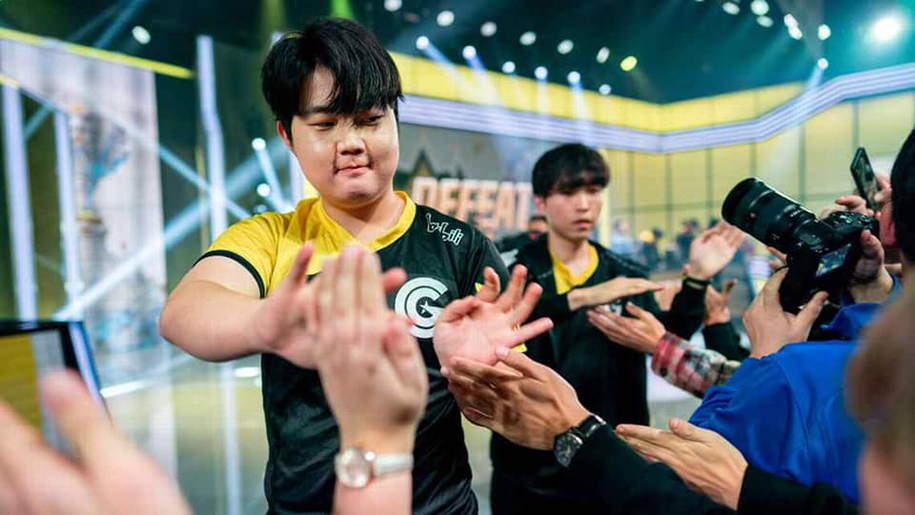 Team Dignitas giữ chân thành công Huni