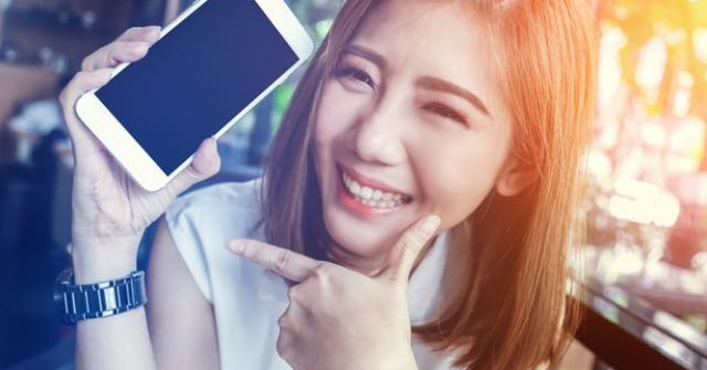 Nên sắm smartphone tầm trung hơn là tốn một 