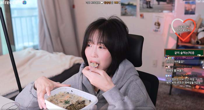 Gần cuối năm, nam thanh nữ tú xứ Hàn trở lại trào lưu Mukbang