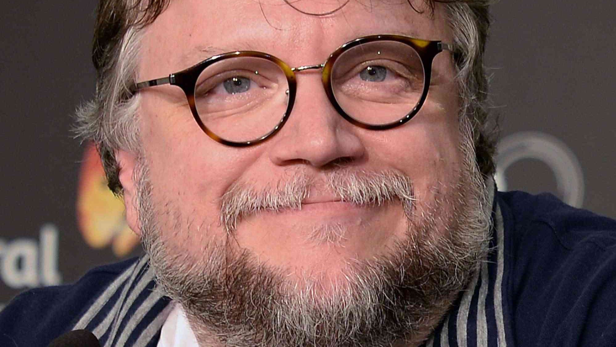 Đạo diễn Guillermo del Toro dành lời khen có cánh cho Avatar 2