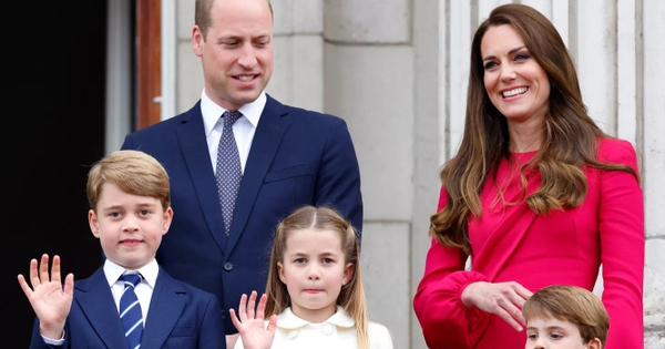 Thiệp Giáng sinh năm 2023 của William và Kate gửi đi một thông điệp mạnh mẽ về tình thân gia đình, người hâm mộ dễ dàng thấu hiểu