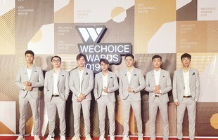 Khi thi đấu vừa căng vừa gắt là thế, nhưng lúc dự WeChoice Awards thì Team Flash lại bảnh bao, lịch lãm 